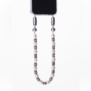 NEW! Ossa Pearl and Silver Phone Wristlet